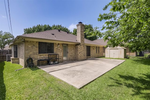 6111 Fern Meadow Road, Arlington, TX 76017