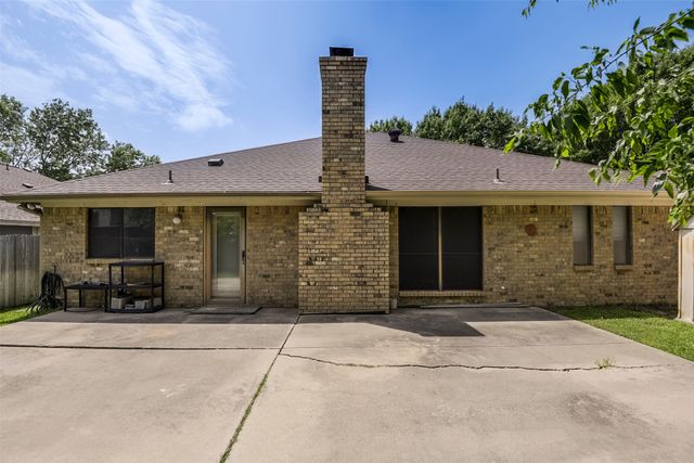 6111 Fern Meadow Road, Arlington, TX 76017