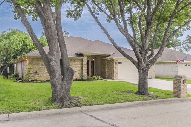 6111 Fern Meadow Road, Arlington, TX 76017