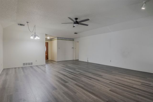 6111 Fern Meadow Road, Arlington, TX 76017