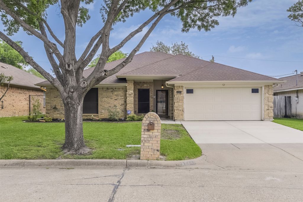 6111 Fern Meadow Road, Arlington, TX 76017