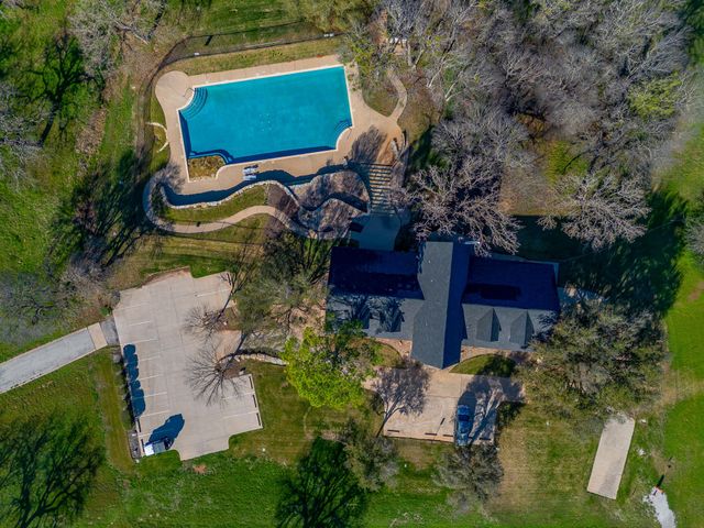 657 S Sugartree Drive, Lipan, TX 76462