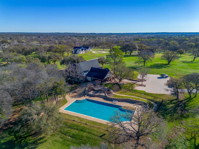 657 S Sugartree Drive, Lipan, TX 76462