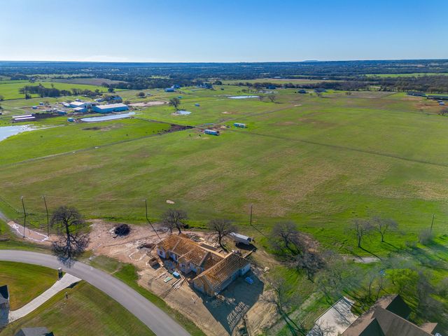 657 S Sugartree Drive, Lipan, TX 76462