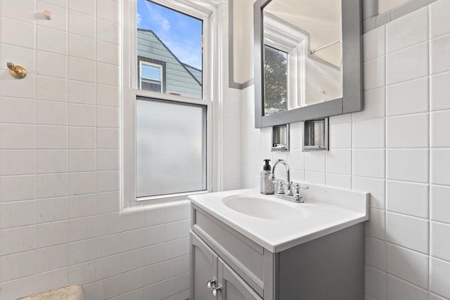 6215 W Arthur AVENUE, West Allis, WI 53219