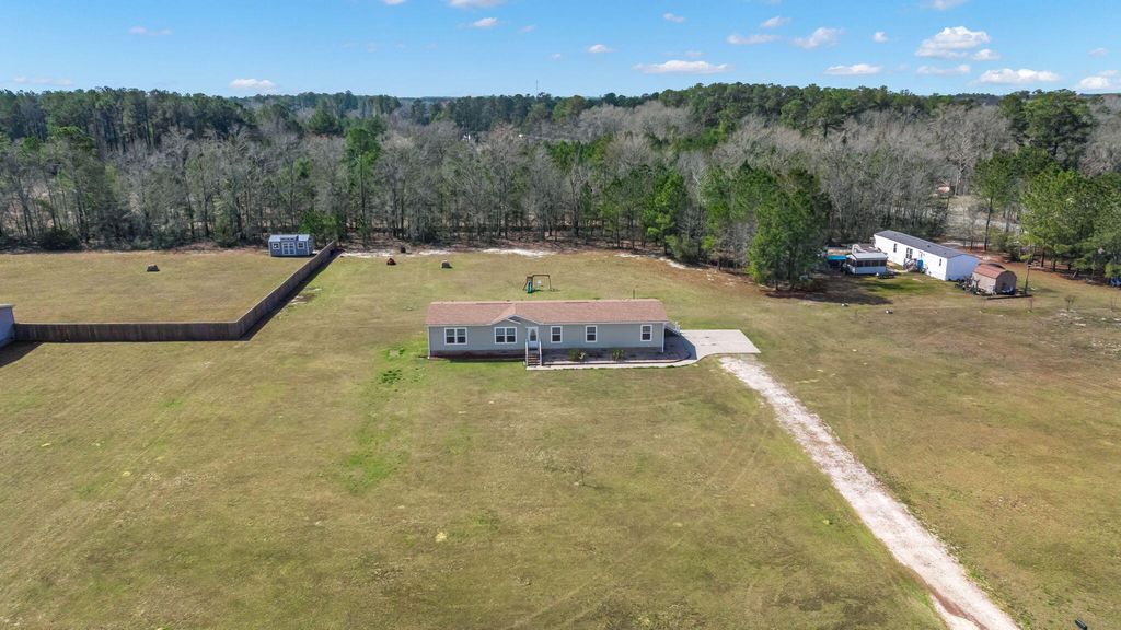 Image 2 of property listing at 217 Rolling Hills Trail, Ridgeville, SC 29472