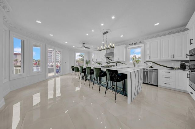 124 LEEWARD ISLAND, Clearwater Beach, FL 33767