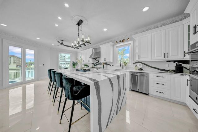 124 LEEWARD ISLAND, Clearwater Beach, FL 33767