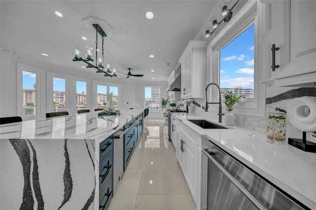 124 LEEWARD ISLAND, Clearwater Beach, FL 33767