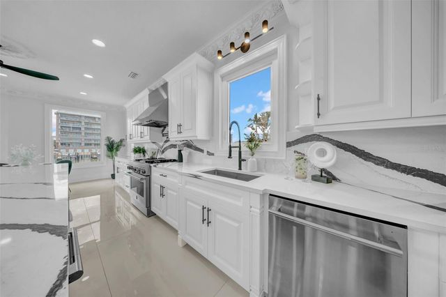 124 LEEWARD ISLAND, Clearwater Beach, FL 33767