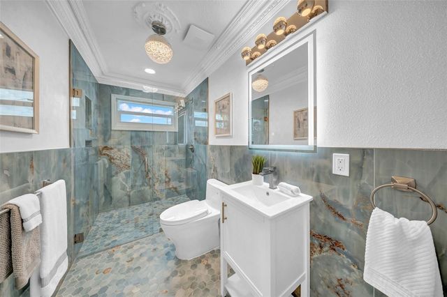 124 LEEWARD ISLAND, Clearwater Beach, FL 33767