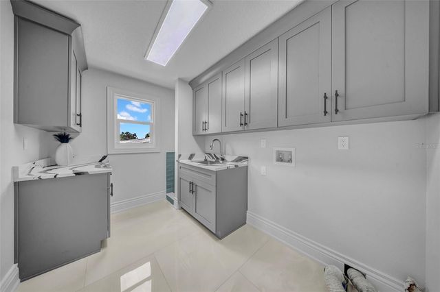 124 LEEWARD ISLAND, Clearwater Beach, FL 33767