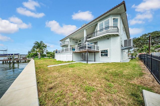 124 LEEWARD ISLAND, Clearwater Beach, FL 33767