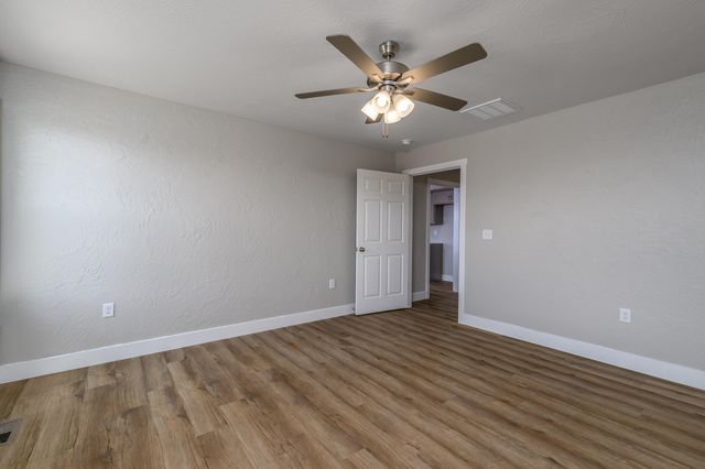 3740 W Riley Street, Bolivar, MO 65613