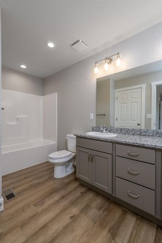 3740 W Riley Street, Bolivar, MO 65613