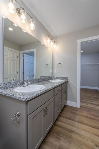 3740 W Riley Street, Bolivar, MO 65613