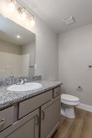 3740 W Riley Street, Bolivar, MO 65613