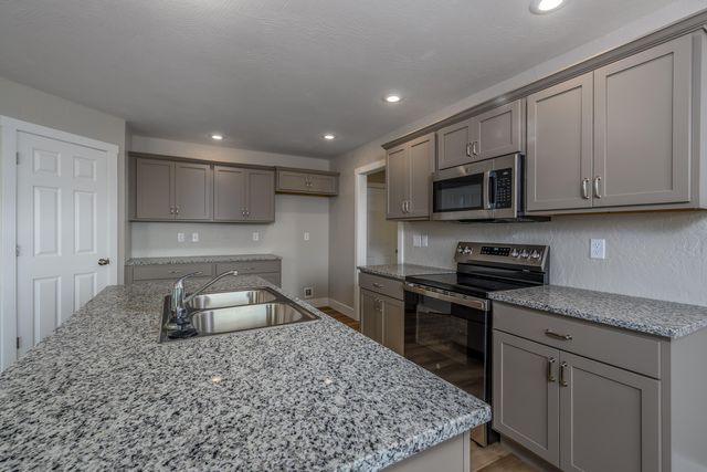 3740 W Riley Street, Bolivar, MO 65613