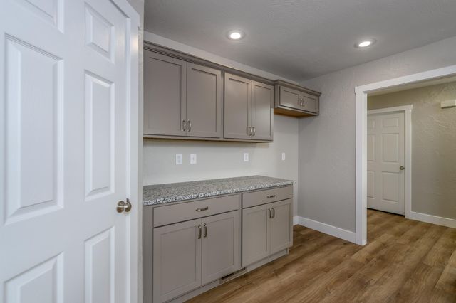 3740 W Riley Street, Bolivar, MO 65613