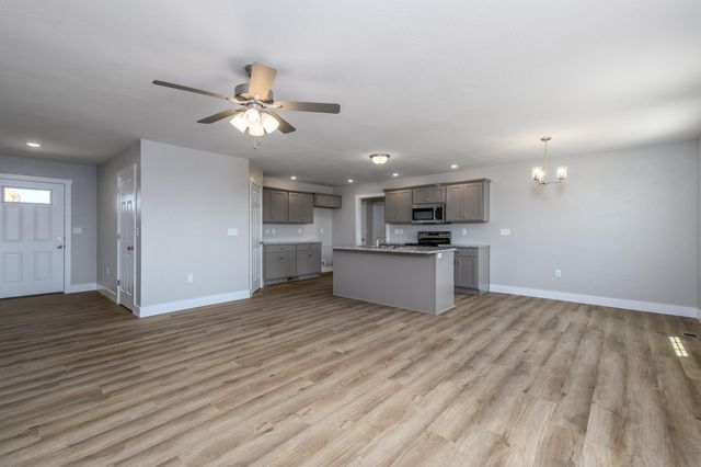 3740 W Riley Street, Bolivar, MO 65613