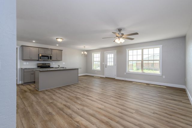 3740 W Riley Street, Bolivar, MO 65613