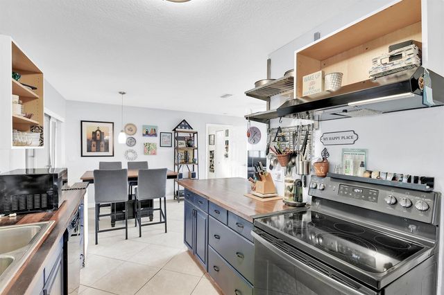 14592 Country Side Lane, Delray Beach, FL 33484