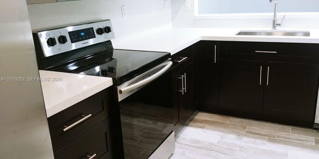 8590 SW 212th St 303, Cutler Bay, FL 33189