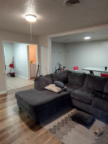 4902 NW Ozmun Ave, Lawton, OK 73505