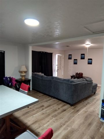 4902 NW Ozmun Ave, Lawton, OK 73505