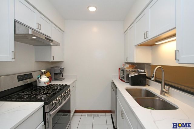 230 Parkside Lane, Lincoln, NE 68521