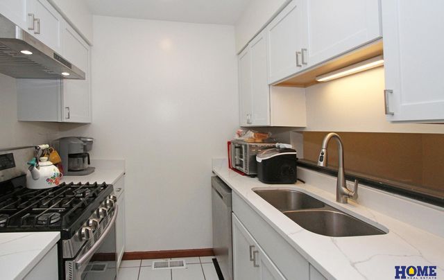 230 Parkside Lane, Lincoln, NE 68521