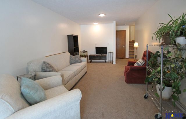 230 Parkside Lane, Lincoln, NE 68521