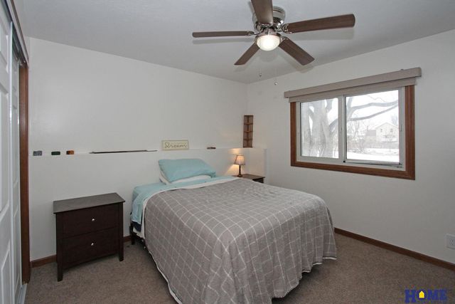 230 Parkside Lane, Lincoln, NE 68521