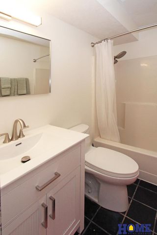 230 Parkside Lane, Lincoln, NE 68521