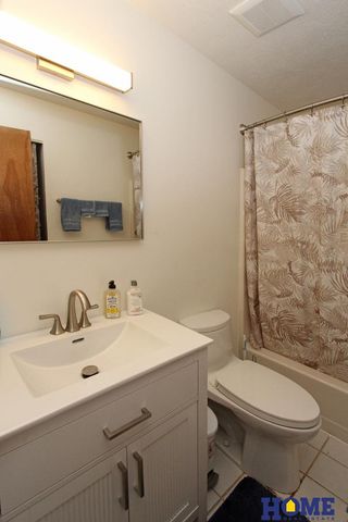 230 Parkside Lane, Lincoln, NE 68521