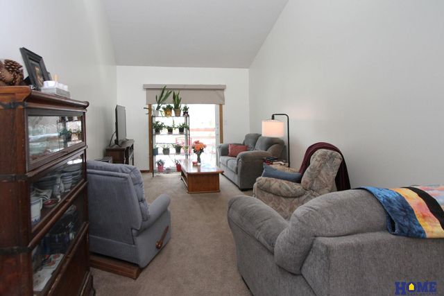 230 Parkside Lane, Lincoln, NE 68521