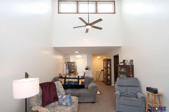 230 Parkside Lane, Lincoln, NE 68521