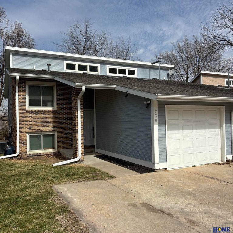 230 Parkside Lane, Lincoln, NE 68521