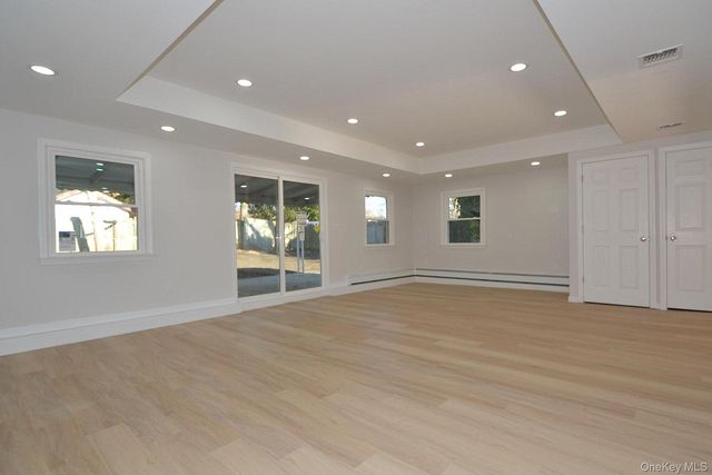 15 Allegheny Drive E, Farmingville, NY 11738