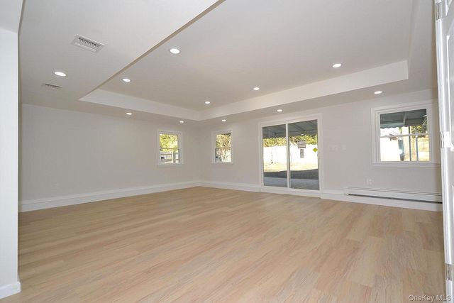 15 Allegheny Drive E, Farmingville, NY 11738