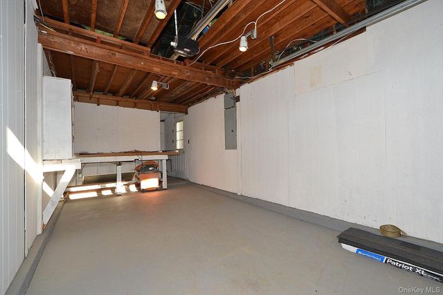 15 Allegheny Drive E, Farmingville, NY 11738