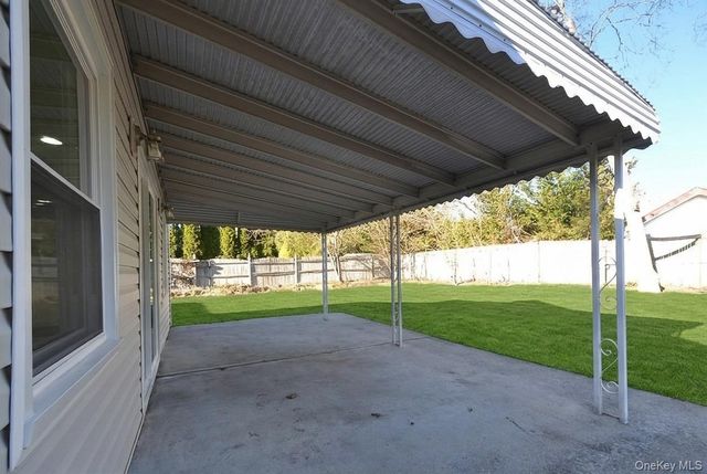 15 Allegheny Drive E, Farmingville, NY 11738