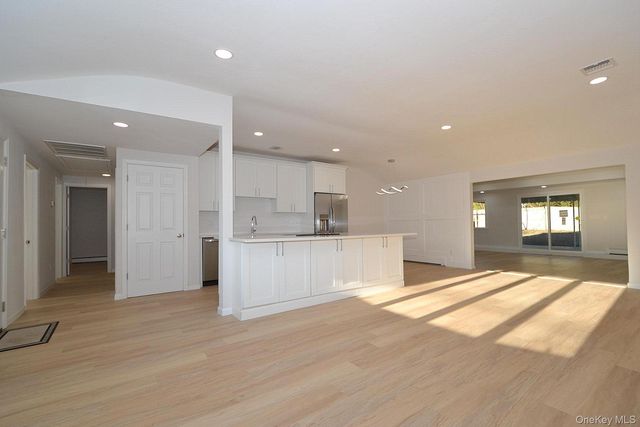 15 Allegheny Drive E, Farmingville, NY 11738