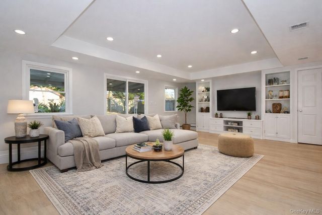 15 Allegheny Drive E, Farmingville, NY 11738