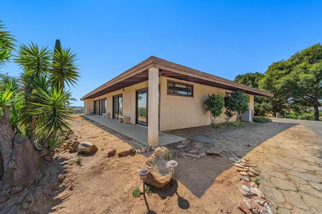 2925 Los Alisos Drive, Fallbrook, CA 92028