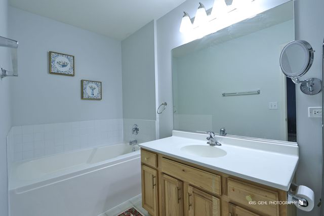 119 HARVEST Court 119, Volo, IL 60020