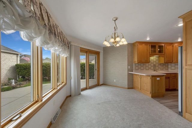 518 N LANGLADE AVENUE, Green Bay, WI 54301