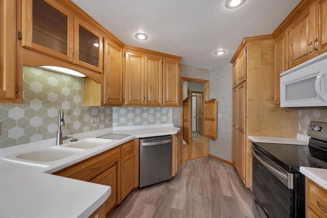 518 N LANGLADE AVENUE, Green Bay, WI 54301