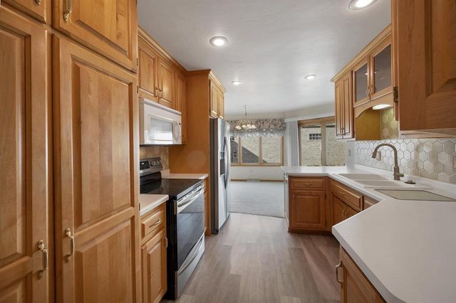 518 N LANGLADE AVENUE, Green Bay, WI 54301