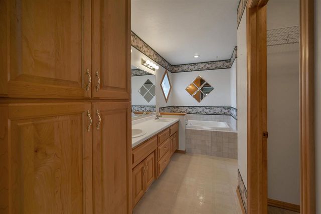 518 N LANGLADE AVENUE, Green Bay, WI 54301